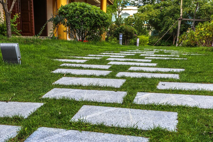 The Ultimate Guide to Building Retaining Walls With Landscaping Blocks